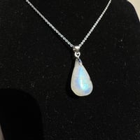 سلسال حجر القمر وسط فضة 925