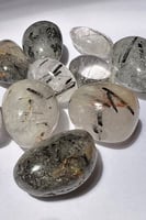 تورمالين في كلير كوارتز طبيعي