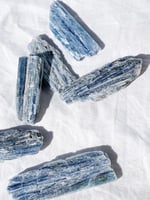 كيانيت خام طبيعي