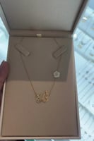 سلسال ناعم بالإسم مع ورده انيقه