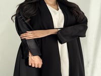 عباية دبل كلوش بتطريز ورد اسود على الأكمام