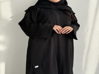 عباية نص كلوش مع قيطان اسود وكم واسع