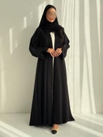 عباية دبل كلوش بتطريز ورد اسود على الأكمام