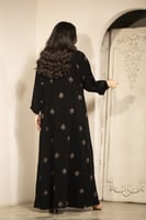 عباية بتطريز خاص