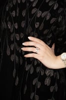 عباية بشت مخمل بتطريز رمادي