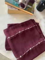 طرحة شيفون عنابي بتطريز ذهبي فاتح