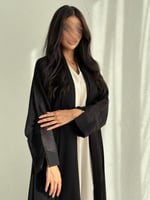 عباية دبل كلوش بتطريز ورد اسود على الأكمام