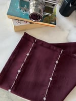 طرحة شيفون عنابي بتطريز ذهبي فاتح