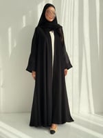 عباية دبل كلوش بتطريز ورد اسود على الأكمام