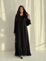 عباية نص كلوش مع قيطان اسود وكم واسع