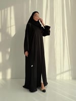 عباية نص كلوش مع قيطان اسود وكم واسع