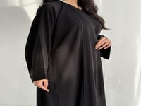 عباية نص كلوش مع قيطان اسود وكم واسع