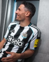 نيوكاسل 25/26