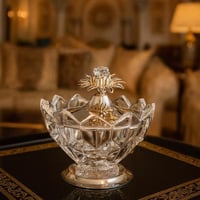 سكرية زجاج محجرة مع غطاء وقاعدة معدن فضي