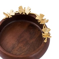 صحن مكسرات خشب هندي بديكور فراشات ذهبي