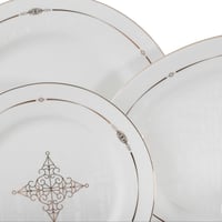 طقم عشاء بورسلان ابيض وذهبي مدور مزخرف 70 قطعة 6 ا...