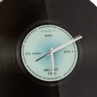 ساعة حائط زجاج اسود شكل اسطوانة 43 سم