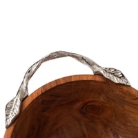 زبدية تقديم خشب بيد معدن فضي