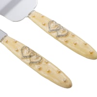 جاروف مع سكين لتقطيع الكيك