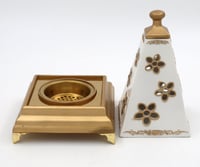 مبخرة بولي شكل هرمي ذهبي ابيض