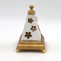 مبخرة بولي شكل هرمي ذهبي ابيض