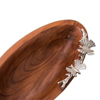 صحن تقديم خشب هندي بيضاوي بديكور فراشات فضي