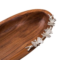 صحن فواكه خشب هندي بيضاوي بديكور فراشات فضي