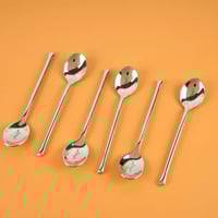 طقم ملاعق شاي وحلا معدن فضي لماع ( هني وعافية ) 6...