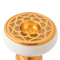 مبخرة بورسلان ابيض بقاعدة وغطاء معدن ذهبي