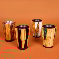 مبخرة ريزن ابيض وخشب فاخر صغيرة بقاعدة وغطاء معدن...