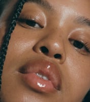 رود هايلي بيبر مرطب الشفاه - انسانتيد