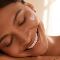 سولواسو كريم شد البشرة المريح الاساسي 5 مل ميني