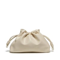 باتريك تا شنطة مكياج لون كريمي