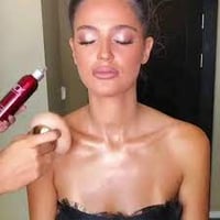 اوفرا ريد ريد كاربت اضاءة سائلة للجسم و السيقان -...