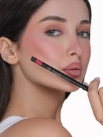 نورة بو عوض محدد شفاه - كاميليا