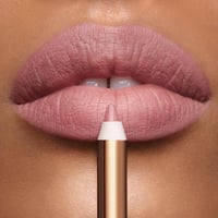 شارلوت تيلبوري طقم احمر شفاه ومحدد شفاه Pillow Tal...