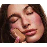 رود هايلي بيبر احمر خدود كريمي - سليبي جيرل