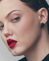 فنتي بيوتي احمر شفاه ايقون فيلفيت السائل 01 the mv...