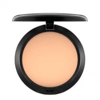 ماك بودرة أساس مضغوطة بلس ستوديو فيكس - NC20