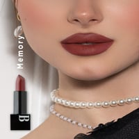 نوره بوعوض احمر شفاة كريمي مخملي ومطفي ناعم على ال...