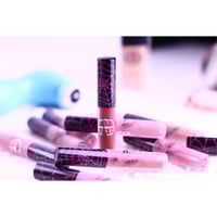 ليف أحمر شفاه سائل مخملي مطفي يدوم ل 8 ساعات - REM...