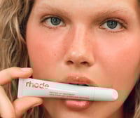 رود هايلي بيبر ملون و مرطب الشفاه - ستروبيري غلاز