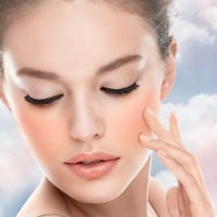 ستيك بلاشر كريمي مخملي من ليف للخدود والشفاه - TOP...