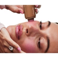 رود هايلي بيبر احمر خدود كريمي - بيجي