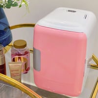 ثلاجة صغيرة بينك للعناية بالبشرة والمكياج وردي 4 ل...