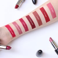 روج ليف مخملي بلون غني مدعم بشمع العسل للاستخدام ا...