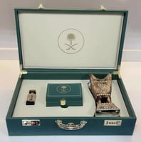 شنطة إهداء جلد كبيرة وفاخرة