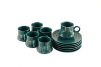 طقم فناجين قهوه مع صحون لون أخضر بنقش ذهبي