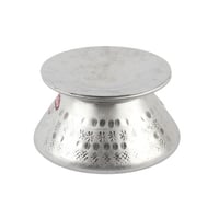 قدر معدن مع الغطاء