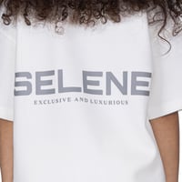 تيشيرت بشعار سيلين من الخلف للأطفال (اوف وايت)